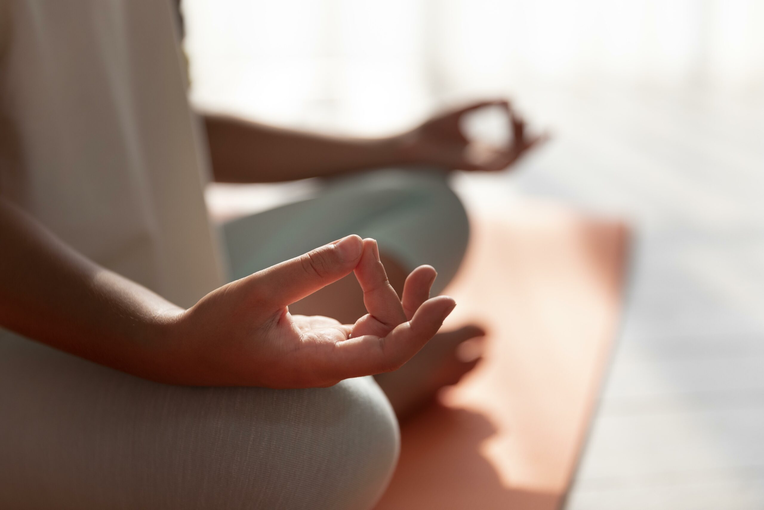 yoga-lotus-relaxation yoga Saint-Priest relaxation respiration détente santé corps sport